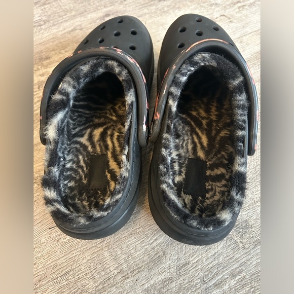 Crocs with Fleece - Picture 2 of 5